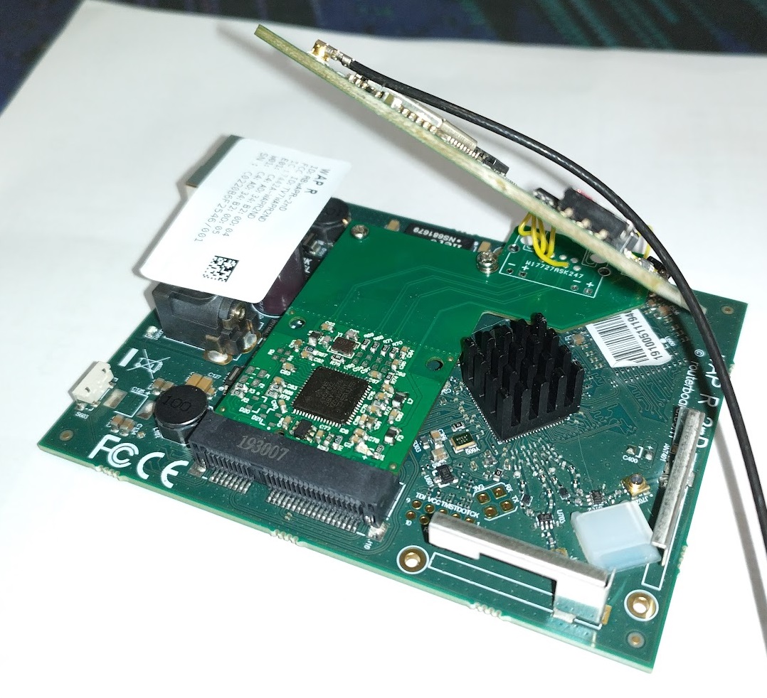 Mikrotik_mPCIe_USB_HaLow.jpg