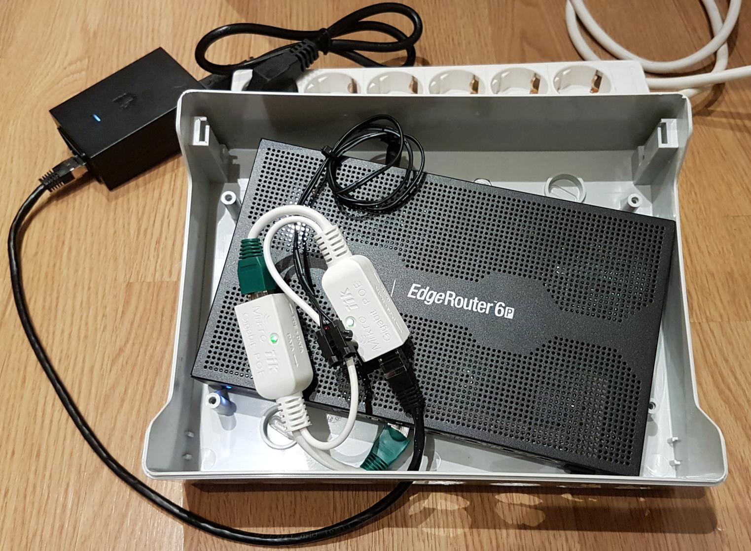 EdgeRouter_6P_powered.jpg